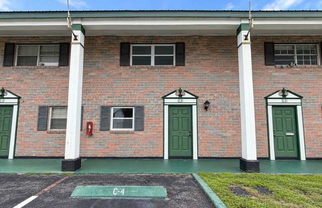 Spacious 2 Bedroom, 2.5 Bath Townhome with Community Pool – Melbourne Gallery 1