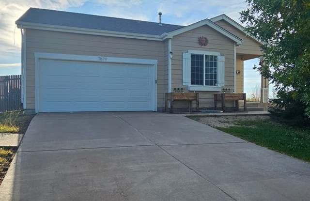 $2525 | 4BR/3BA | Pet Friendly House with a Bonus Room in Peyton CO Gallery 3