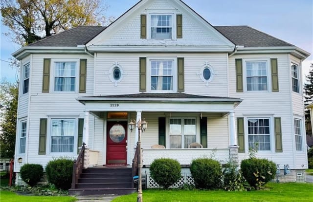 1119 West 5th St - 1119 West 5th Street, Lorain, OH 44052