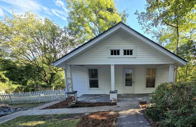 Cozy Lenoir 2/1 Bungalow with Fenced Yard on Cul-de-Sac photos photos