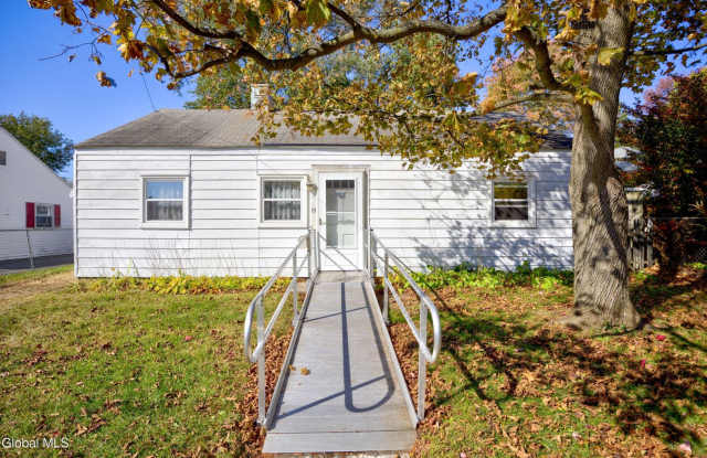 3 BD 1 BA South Colonie Schools photos photos