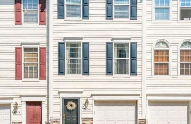 43726 CLEAR LAKE SQUARE - 43726 Clear Lake Square, Ashburn, VA 20147
