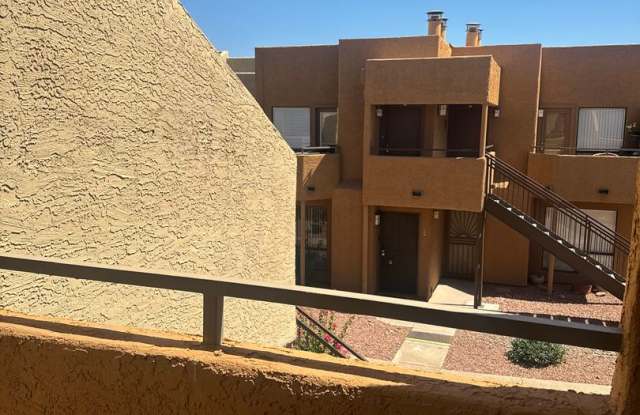 2 BEDROOM UNIT IN CACTUS FLATS IN GLENDALE Gallery 4