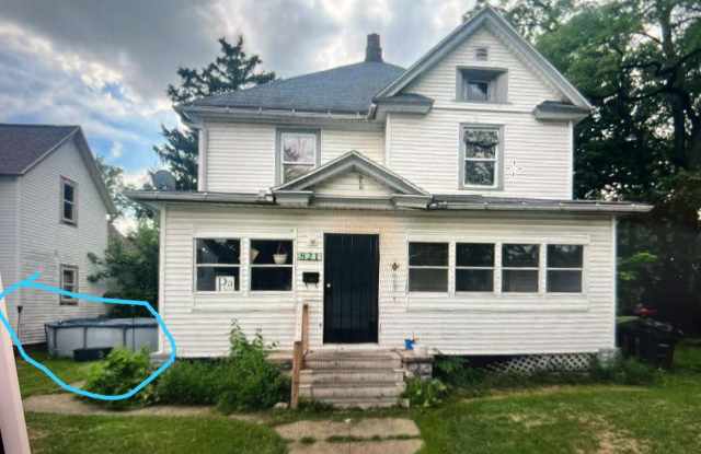 821 Blaine Avenue - 821 Blaine Avenue, South Bend, IN 46616