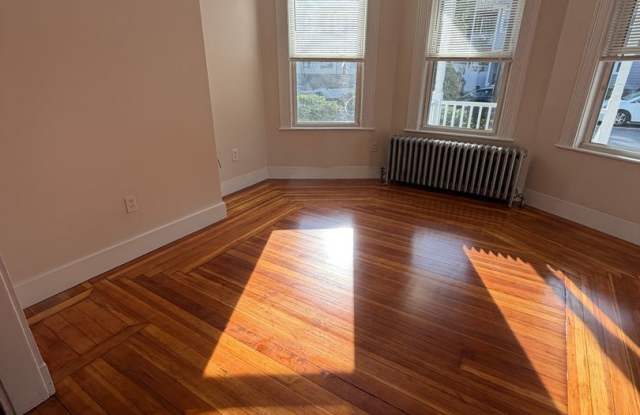 4bed 2bath + living room unit rent $3500 in Brighton Gallery 4