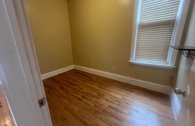 4429 South Calumet Avenue Gallery 3
