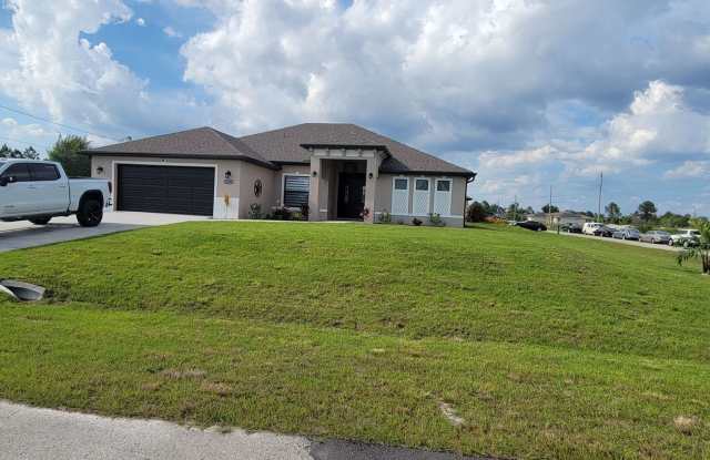 Charming 4BR House in Lehigh Acres photos photos