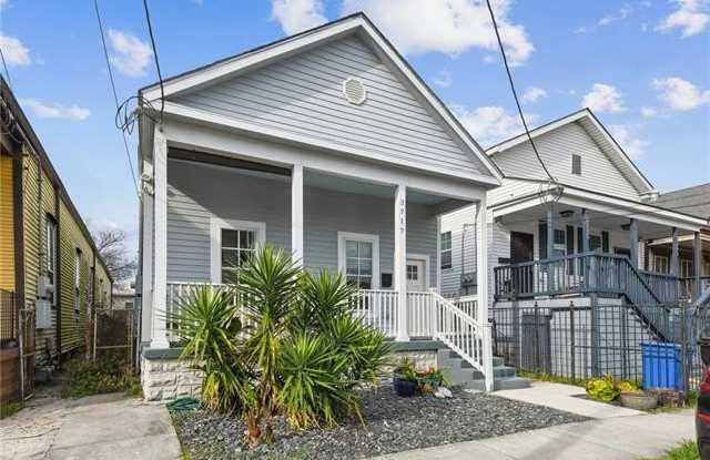 3717 WILLOW Street Gallery 1