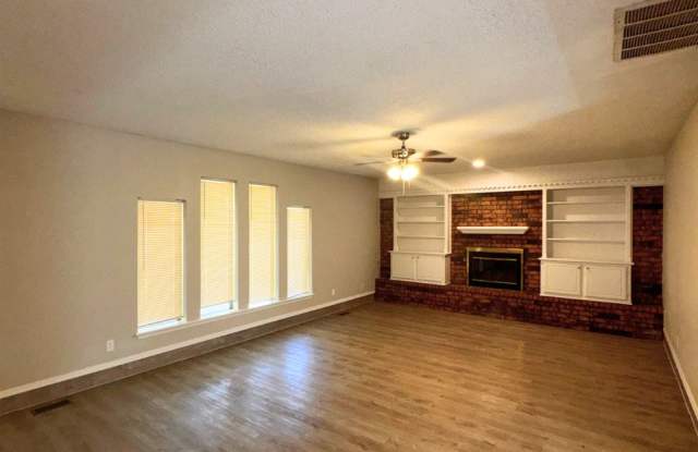 11629 Kings Cir Gallery 4
