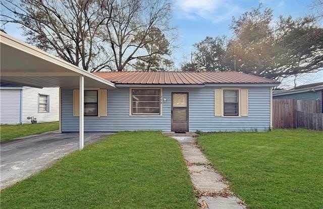 208 N SCANLAN Street - 208 North Scanlan Street, Hammond, LA 70401