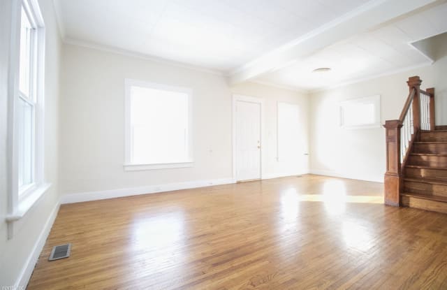 631 Nicholas St Gallery 2