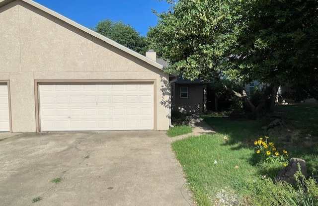 1932 S 18th St - 1932 South 18th Street, Rogers, AR 72758
