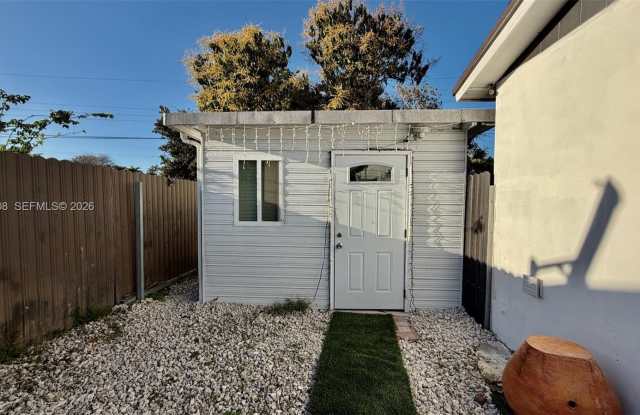 12435 SW 42nd St photos photos