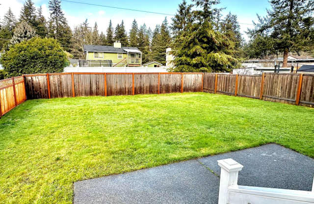 Spacious 4-Bedroom Home with Modern Comforts in Spanaway, WA Gallery 4