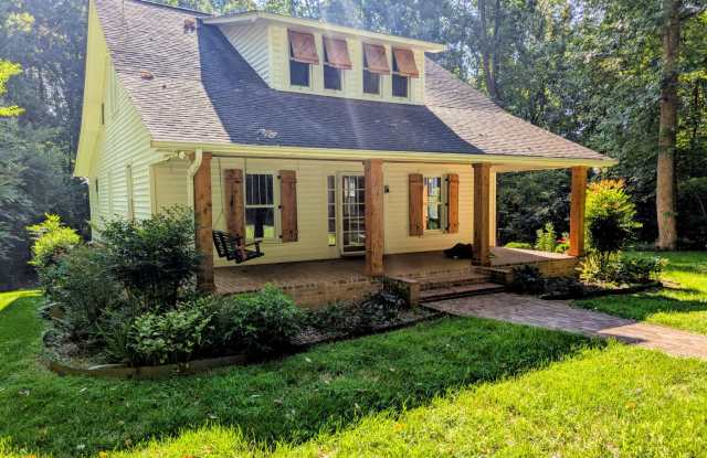 1540 Yadkinville Road Gallery 1