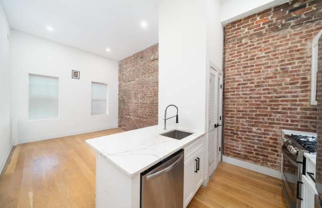 25 CORBIN AVE Gallery 1