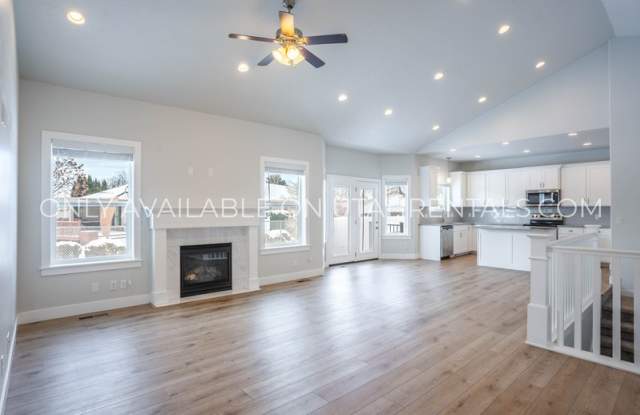 472 S 230 W photos photos