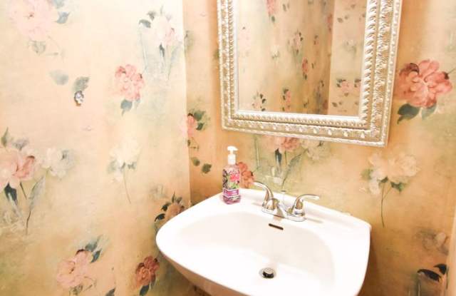 COMING SOON!! 3 Bedroom 1.5 Bathroom Townhome- Pets Considered Gallery 3