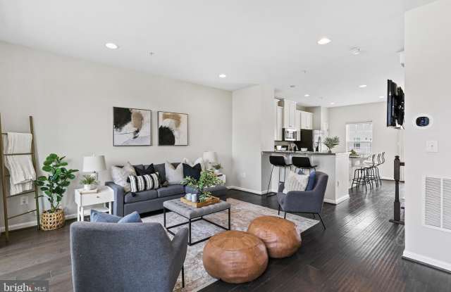7610 GOLDEN SLUMBER Lane Gallery 4