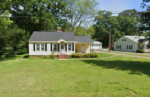 111 Magnolia Dr: Newly-renovated, 2BD, 1BA ranch home less than 2 miles from US-19 N/US-41 N available now for rent in Griffin! photos photos