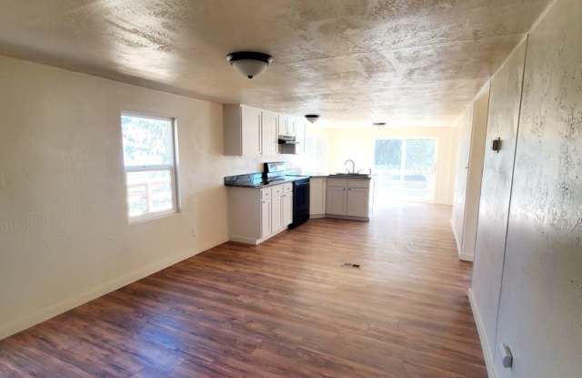 * PENDING* 3 Bedroom 2 Bath Single Family Home photos photos