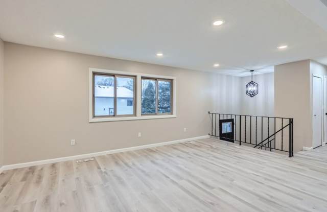 Blaine 4 Bedroom Townhome - 9973 Austin Street Northeast, Blaine, MN 55014