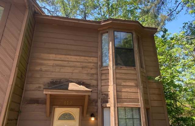 Beautiful 2 BR 2.5 BA Townhome located off of Park avenue! Features a Screened in Porch. - 412 Victory Garden Drive, Tallahassee, FL 32301 Beautiful 2 BR 2.5 BA Townhome located off of Park avenue! Features a Screened in Porch. - 412 Victory Garden Drive, Tallahassee, FL 32301