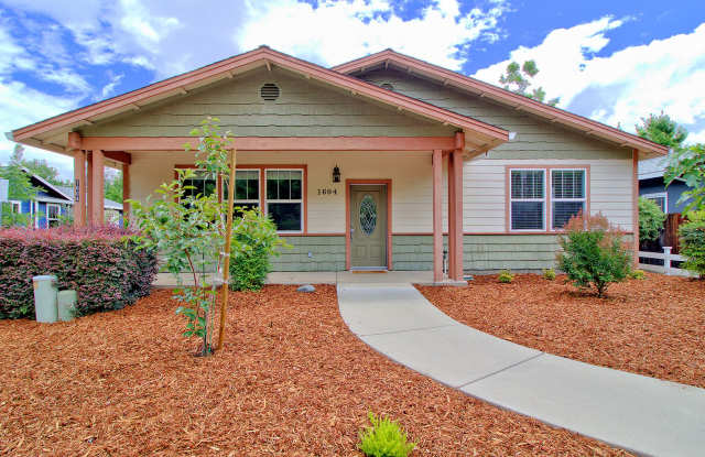 Available Soon! Beautiful house in the Ave's photos photos