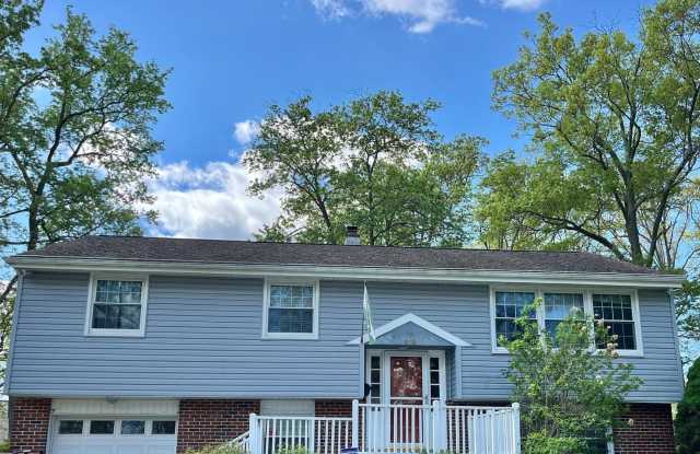 909 PICKETT LN - 909 Pickett Lane, Newark, DE 19711
