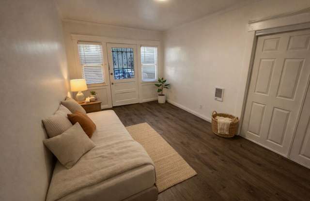 MOVE IN SPECIAL: Lower 1‑Bedroom Backhouse – Half Off First Month’s Rent Gallery 4