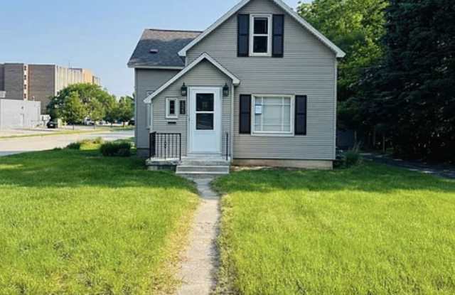1323 Leonard St Ne photos photos