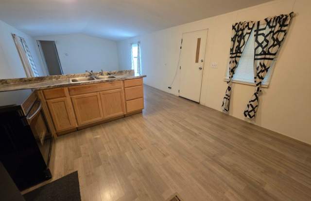 Private 2-bedroom Manufactured Home Saugerties, NY Gallery 1