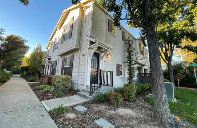 Beautifully Updated 3BD/2.5BA Townhouse in Citrus Heights! photos photos