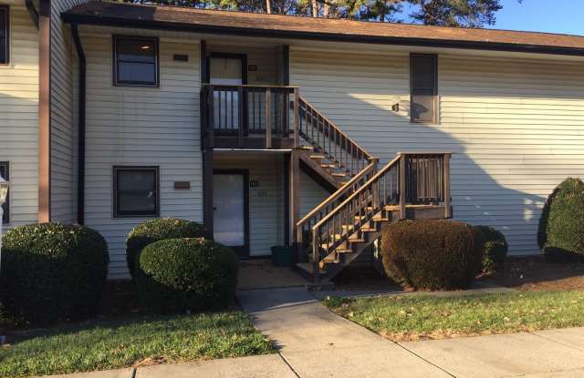 2BR/2BA upper level Condo Gallery 1