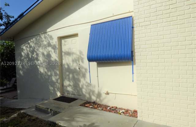 3838 NE Melba Dr Gallery 1