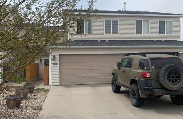 3 BEDROOM, 2.5 BATHROOM TWINHOME WITH 2 CAR ATTACHED GARAGE photos photos