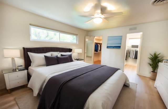 LOCATION, LOCATION, LOCATION! Charming 4-Bedroom Home in Desirable Woodland Hills, CA Gallery 3