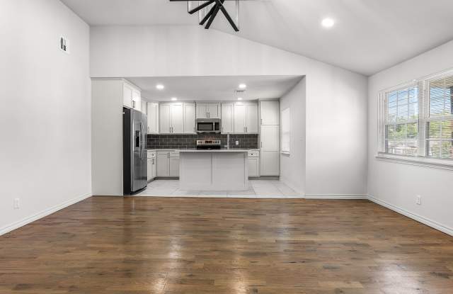 231 East Greeley Street - 233 Gallery 2