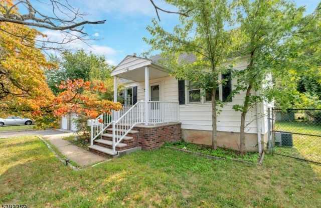372 Seneca Ave photos photos