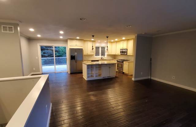 17190 Park Cir Gallery 2