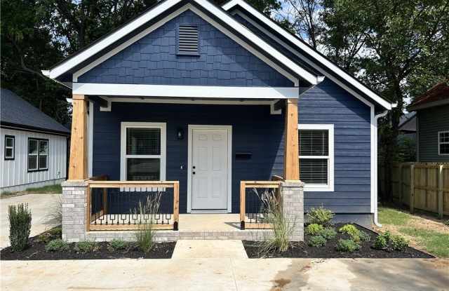 206 W Maple Avenue Gallery 1