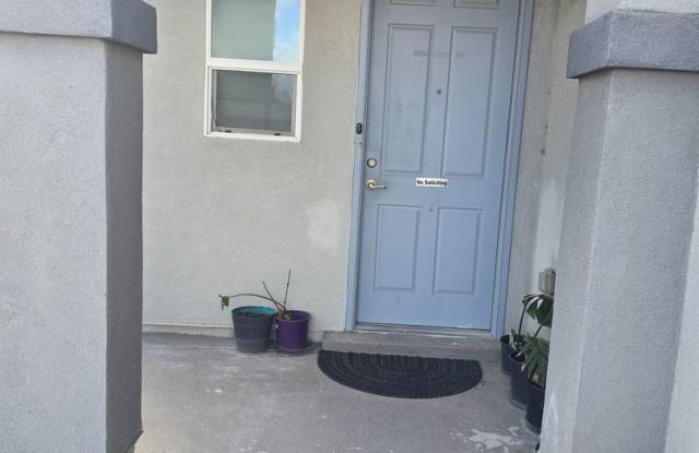 4 bedroom, 2200sqft house in Enchanted Hills Gallery 4