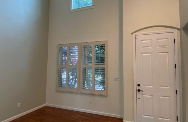 CLEAN AND SPACIOUS 4 BED, 2.5 BATH WITH COVERED BACK PATIO AND LUSH LANDSCAPING IN WESTLAKE COMMUNITY Gallery 4