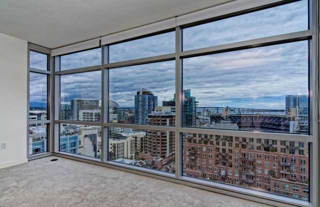 Large 2bed/2ba Condo at The Mark with amazing views! Gallery 4