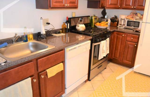 Great 2-bed with Pool!  Ht + HW Incl., 2 Parking Spots Included.  Cat Friendly photos photos