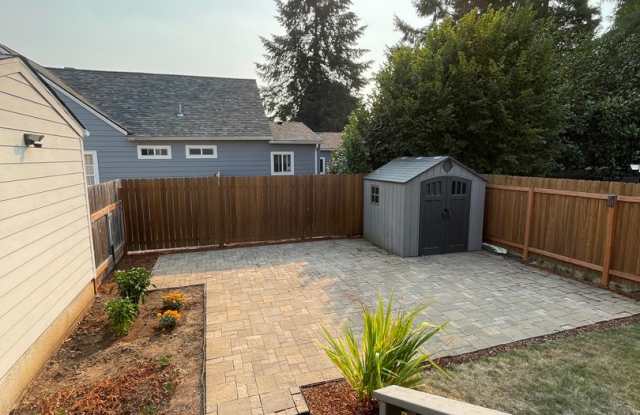 CLASSIC MEETS MODERN! - 489 Southwest Clay Street, Dallas, OR 97338