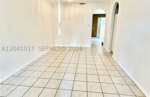 5770 NW 113th Pl Gallery 2