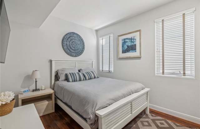 610 Marigold Avenue - 610 Marigold Avenue, Newport Beach, CA 92625