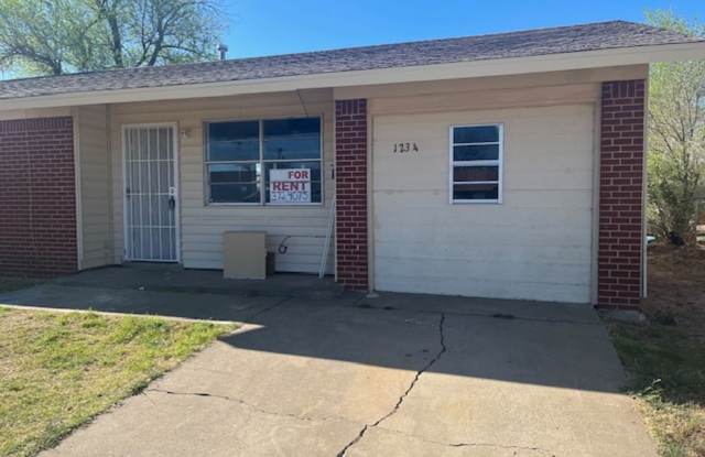 Room for Everyone! Charming 4-Bed 1.5 Bath photos photos