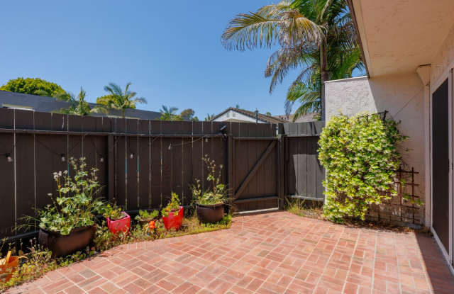 Charming 2BR Condo w/ Private Patio in the Heart of Solana Beach Gallery 1